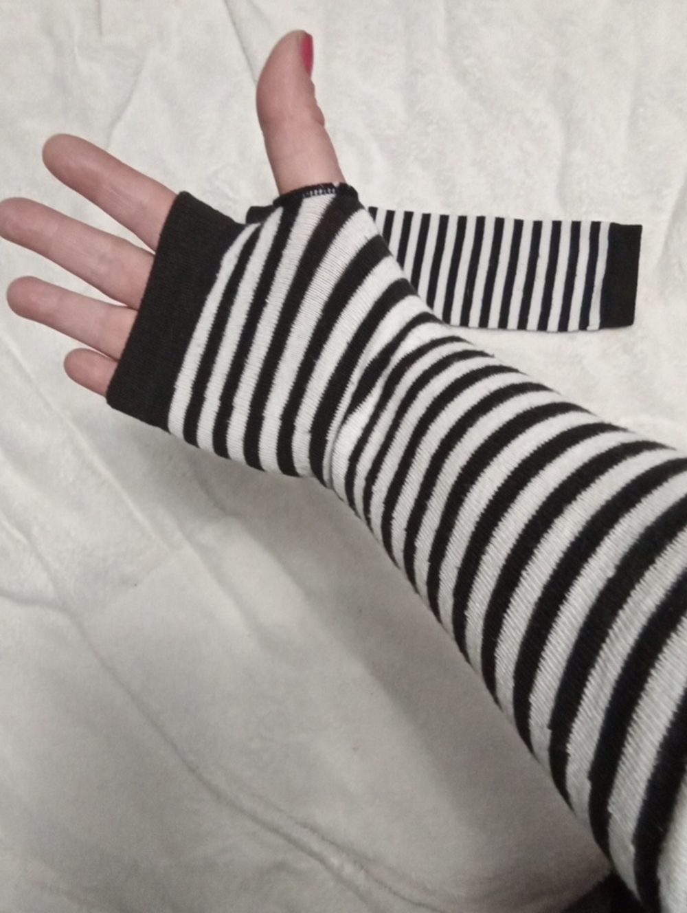 5/$20**Black And White Striped Hand/Arm Warmer - Picture 3 of 3